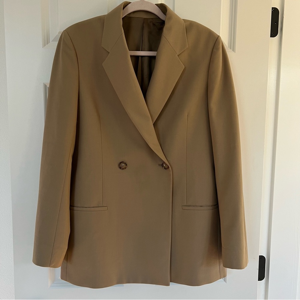 TOTEME Pocketed Double-Breasted Blazer